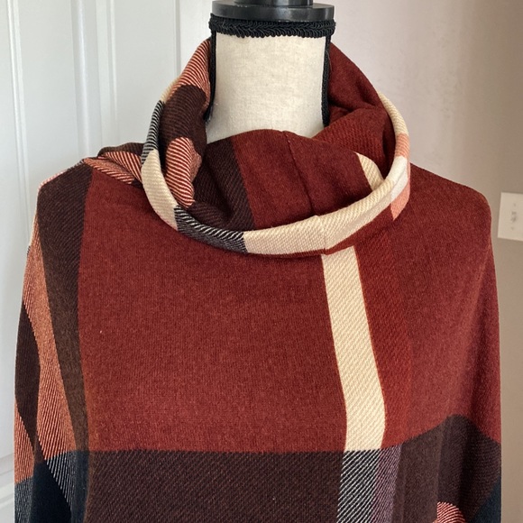 Lime and Chilli pocket poncho - Picture 2 of 7